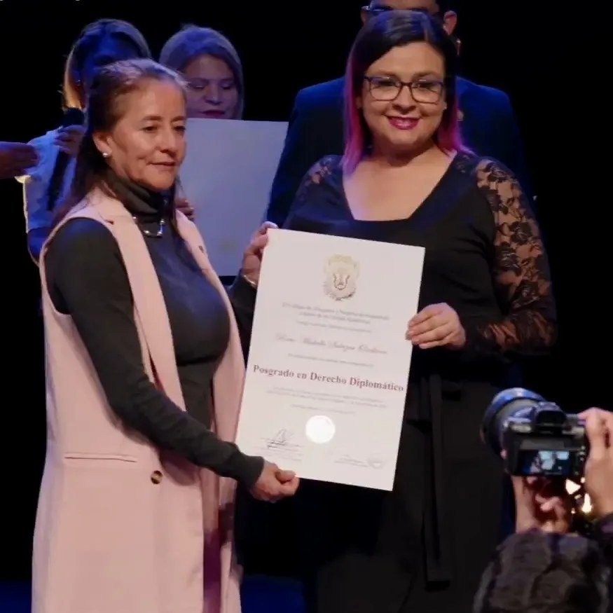  Su diagnóstico no ha sido impedimento para desarrollarse académicamente. Además de la licenciatura en Ciencias Jurídicas y Sociales, Rocío posee un posgrado en Derecho Diplomático.  Foto: cortesía Rocío Salazar.  